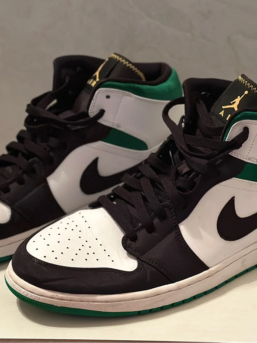 Size 14 Men New Air Jordan 1 Mid Top Leather Sneakers SE Oakland Pre Owned